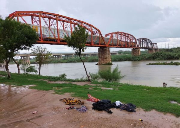 美墨邊境河水因雨暴漲 非法移民硬闖釀9死