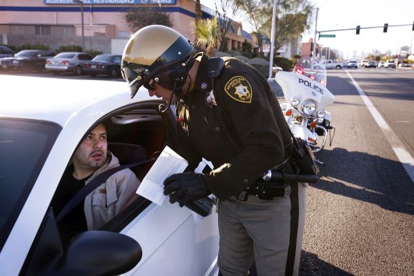 拉斯維加斯警方對危險路口 進行重點交通執法