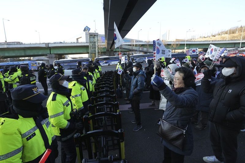 韩检警与官邸卫戍对峙5小时半 放弃逮捕尹锡悦