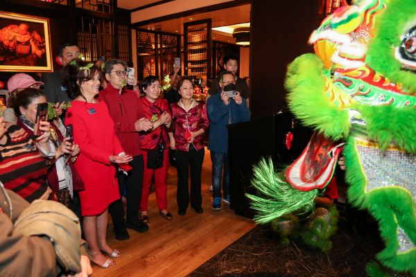 Gold Coast舞獅迎蛇年 金元寶年菜佳餚回饋賓客