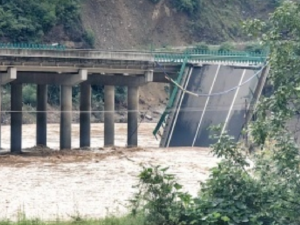 陕西公路桥塌 已有11人遇难30多人失踪