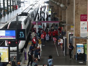 奥运前夕法国高铁遭破坏 巴黎市长：开幕式不受影响