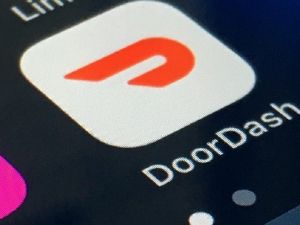 上DoorDash 学生回家路上可赚外快   