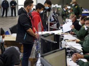 98.5萬用“CBP One”進入美國移民 被取消臨時身份